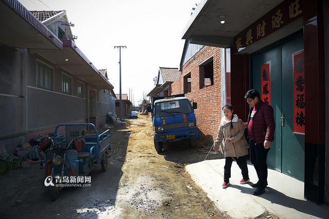 【新青年】用脚写诗的青岛女孩 十年出书四本