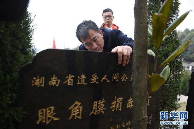 美丽的谎言：父寻替身演逝子 圆老母心愿