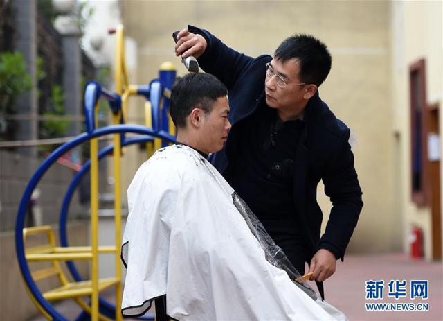 美丽的谎言：父寻替身演逝子 圆老母心愿