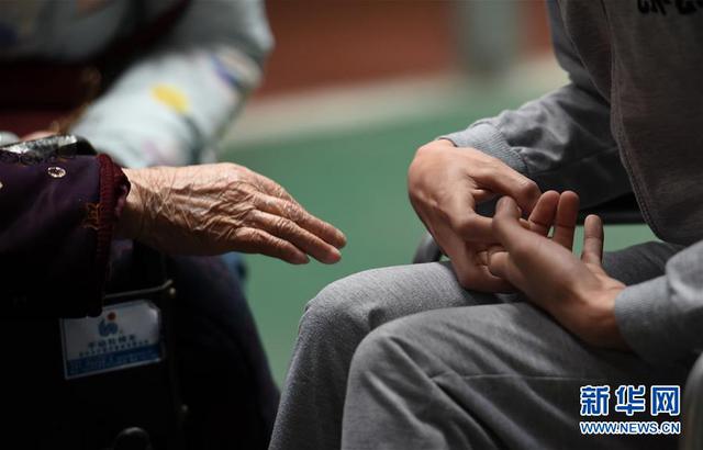 美丽的谎言：父寻替身演逝子 圆老母心愿