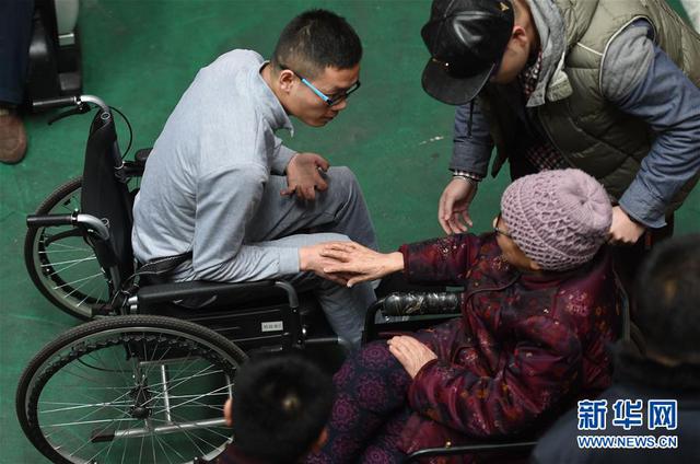 美丽的谎言：父寻替身演逝子 圆老母心愿