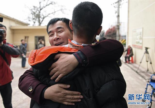 美丽的谎言：父寻替身演逝子 圆老母心愿