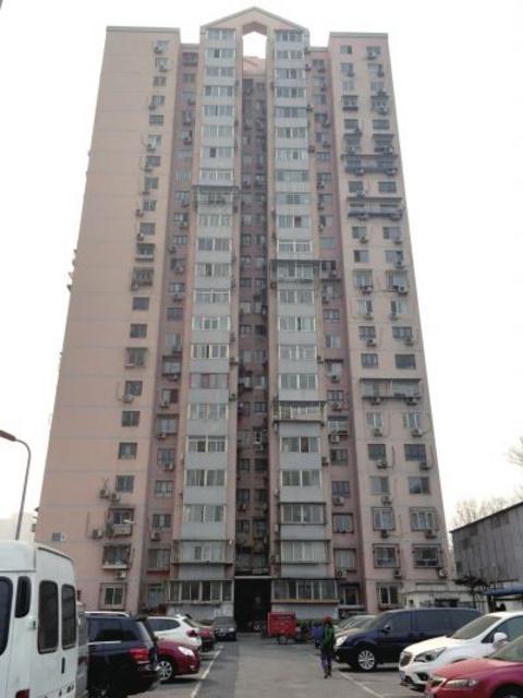 男子因杀妻后出逃外国未果 派出所外割舌 男子因杀妻后出逃外国未果 派出所外割舌