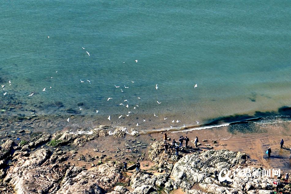 高清:倒春寒带来澄澈天空 海天一色景色如画