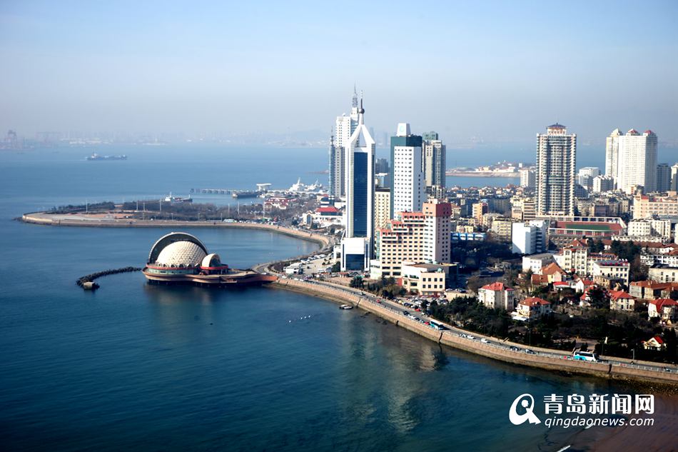 高清:倒春寒带来澄澈天空 海天一色景色如画