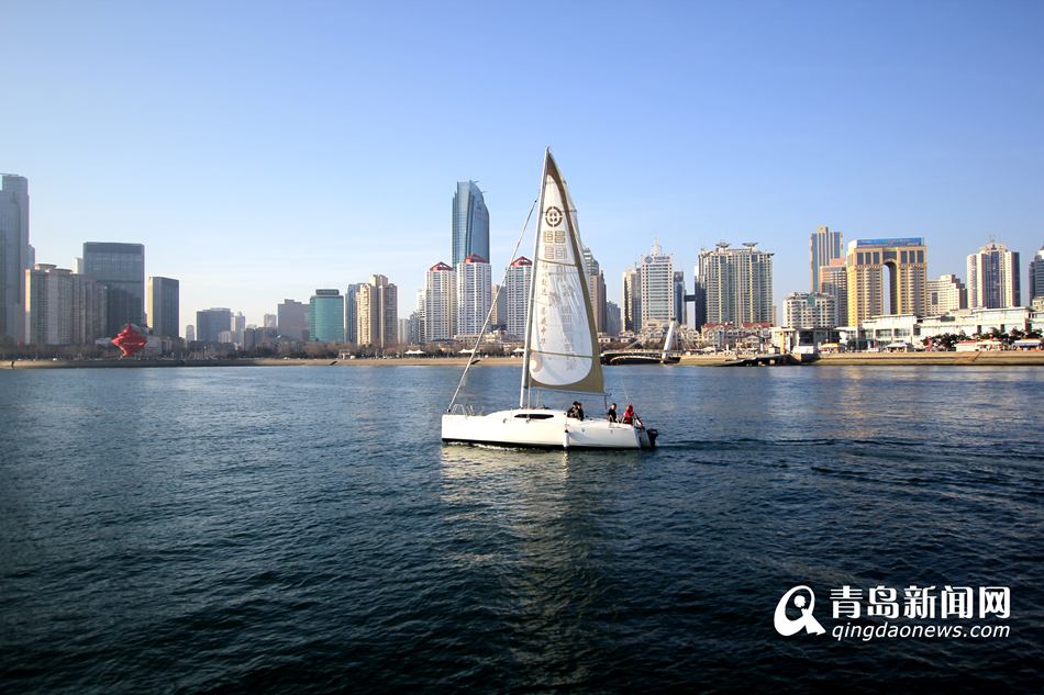 高清:倒春寒带来澄澈天空 海天一色景色如画