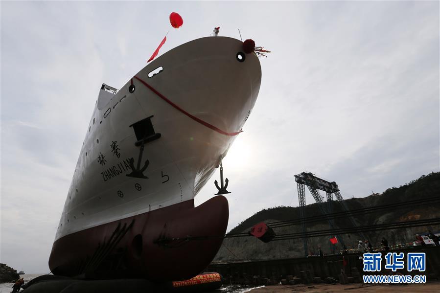 我国万米级载人深潜器科考母船“张謇”号成功建造