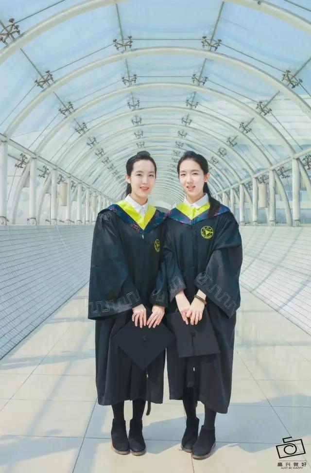 浙大有对高颜值双胞胎姐妹 双双被英国名校录取