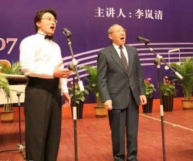 这些已退国家领导人，为什么致力于歌曲等文艺推广？“我想告诉玩电脑的青年，你们不要只是玩游戏，还可以玩篆刻，这可以提高文化修养，激发创造精神，你只有爱好文艺以后，才会有创新思维，因为每一个文艺作品都不能重复，一天到晚在考虑创新。”在2012年3月李岚清篆刻书法素描艺术展在广西民族博物馆开幕时，他曾如是说。
