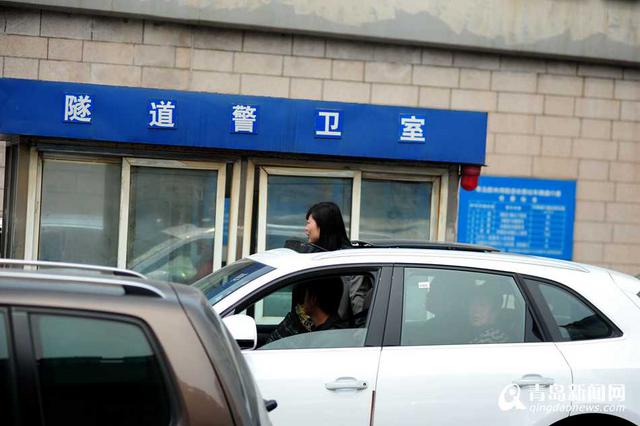 胶州湾隧道多车相撞 隧道拥堵一度关闭
