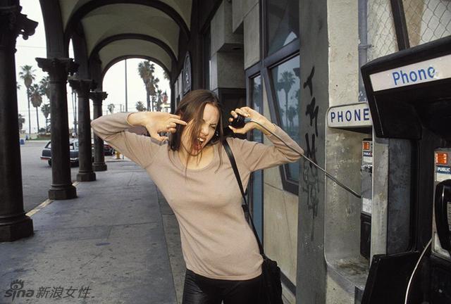 安吉丽娜-朱莉19岁写真曝光 清纯性感