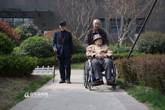 青岛好女婿:古稀老人照顾九旬岳父母 从未红脸