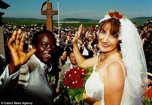 最幸运汽修工！ 修车修一半被叫去当国王