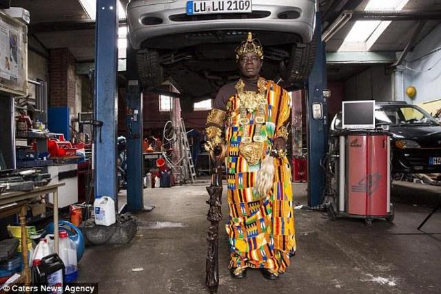 最幸运汽修工！ 修车修一半被叫去当国王