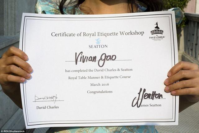 家长让孩子上“贵族礼仪”培训班　一天3800