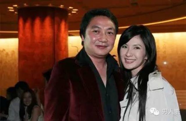 42岁“魔女”疯狂炫富成网红 每月花6万多保养