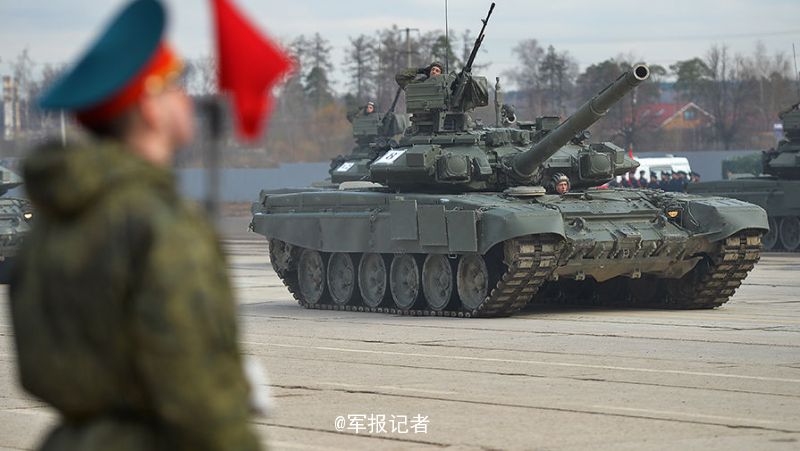俄举行红场胜利日阅兵彩排“阿玛塔”坦克亮相
