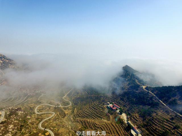 高清：云中青岛仙气十足 雾漫前海沿崂山成仙山