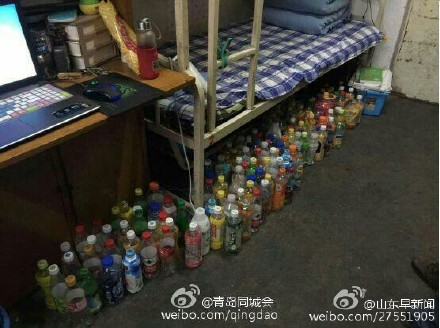 组图:青大学生塑料瓶造船渡胶州湾 首航失败