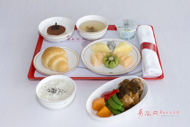 组图：青岛航空头等舱航空餐曝光 浓浓青岛味