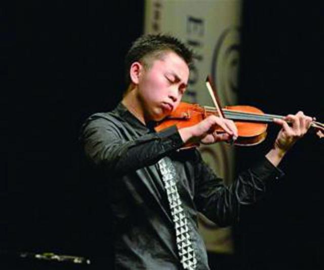 青岛16岁提琴少年摘金奖 踏入世界级演奏行列 青岛16岁提琴少年摘金奖 踏入世界级演奏行列