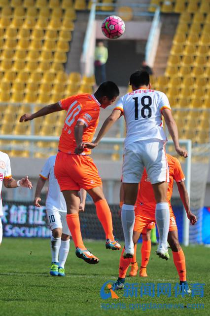 门将刘军神勇扑出点球 中能止住连败势头