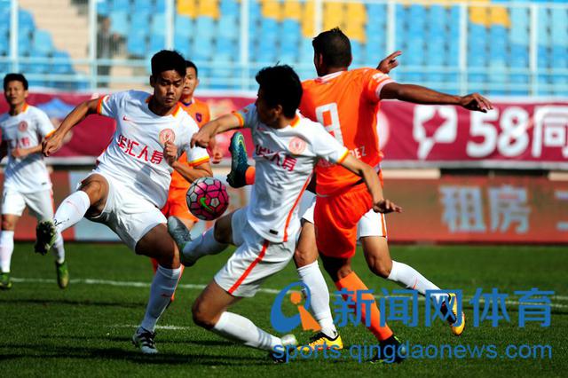 门将刘军神勇扑出点球 中能止住连败势头