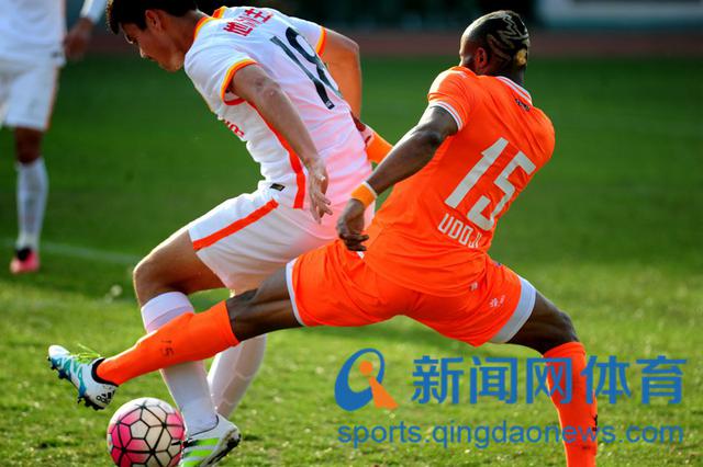 门将刘军神勇扑出点球 中能止住连败势头