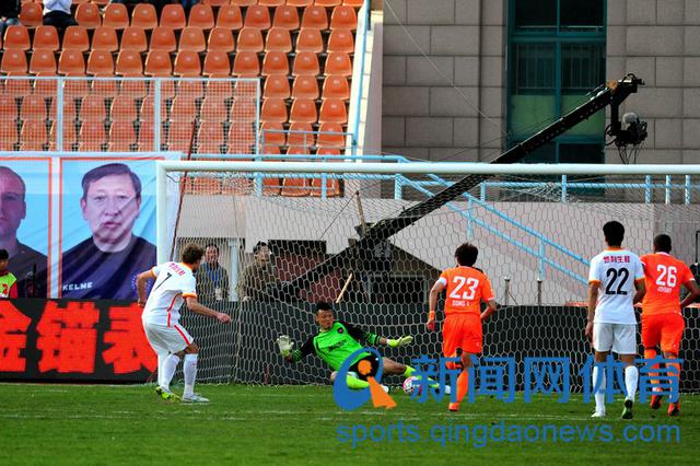 门将刘军神勇扑出点球 中能止住连败势头