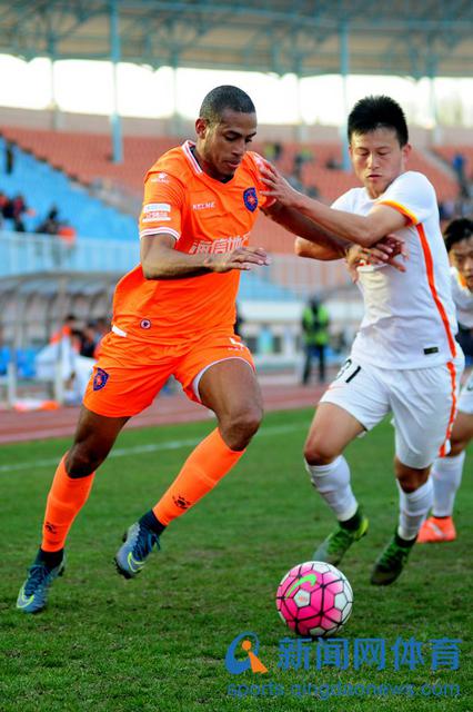 门将刘军神勇扑出点球 中能止住连败势头