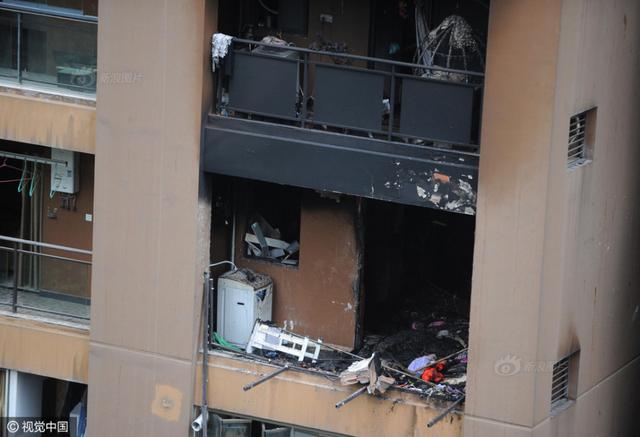 小区突发爆炸 女租户被炸下5楼上身赤裸(图)
