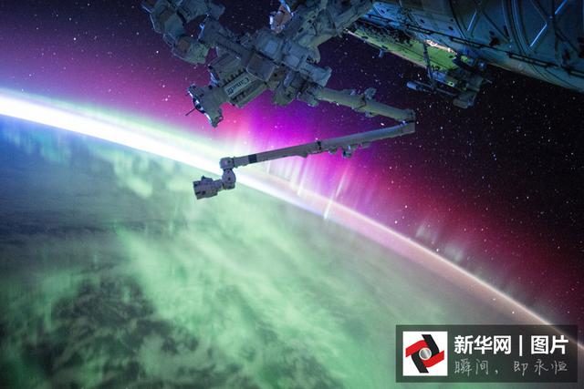 宇航员从空间站拍摄地球美景 极光绚丽登场