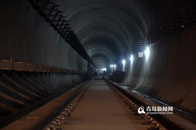 青岛地铁3号线全线轨通 实拍焊轨过程 青岛地铁3号线全线轨通 实拍焊轨过程