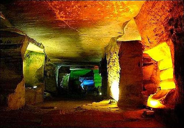 记者探秘北纬30度神秘线上的第九大奇观——花山谜窟