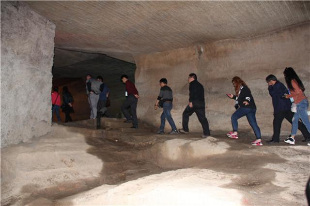 记者探秘北纬30度神秘线上的第九大奇观——花山谜窟