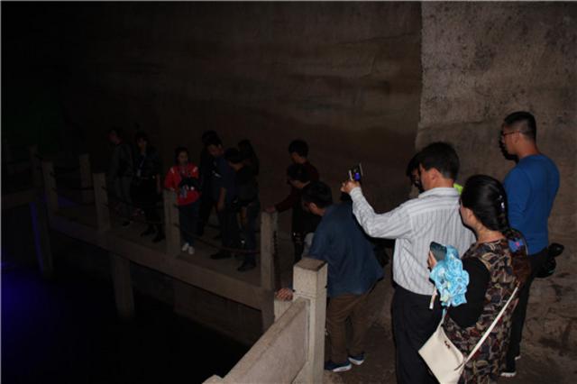 记者探秘北纬30度神秘线上的第九大奇观——花山谜窟