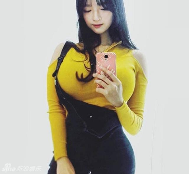 组图：韩国巨胸妹走红 身材比例夸张上围傲人