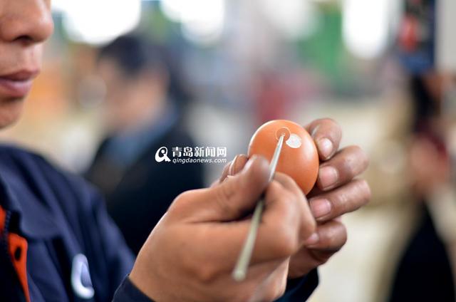 刘恩磊:钳工一哥 生鸡蛋上能打孔