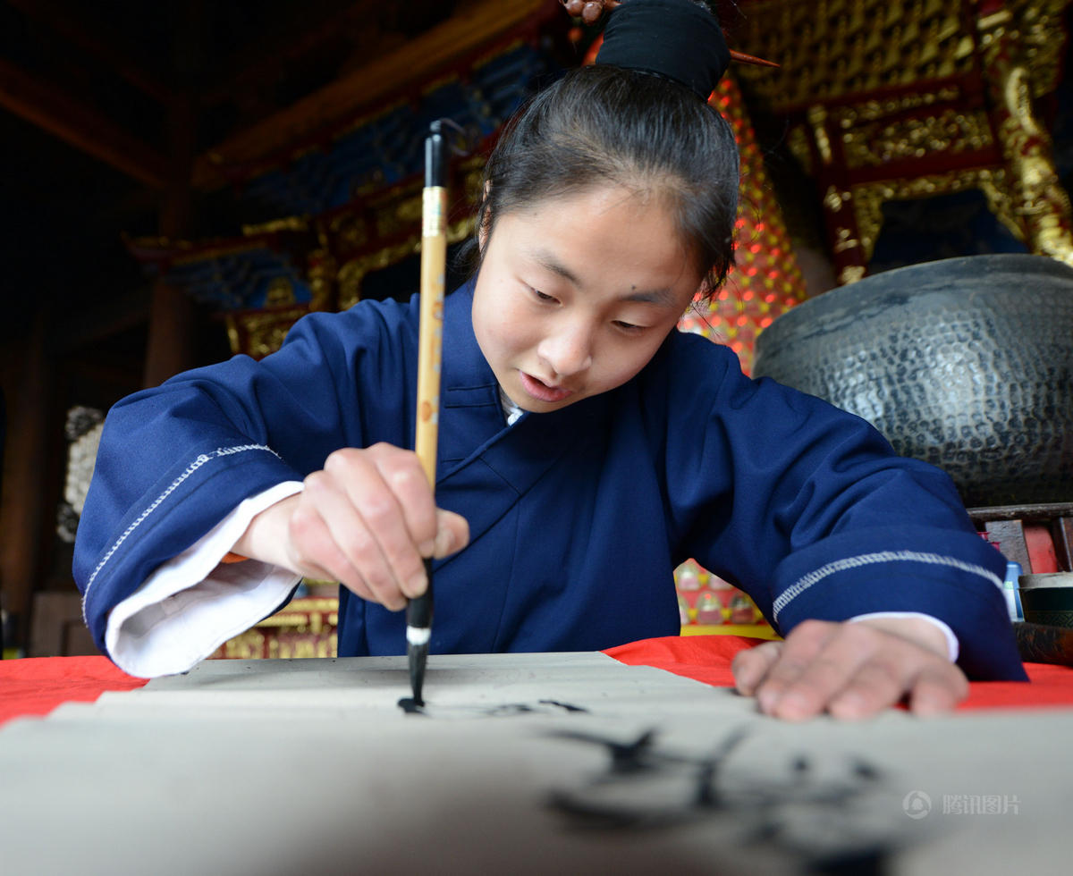 青城山上清宫女道长图片