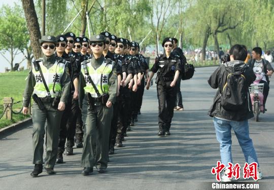 图为西湖景区行政执法局G20女子巡逻队。　龙巍 摄