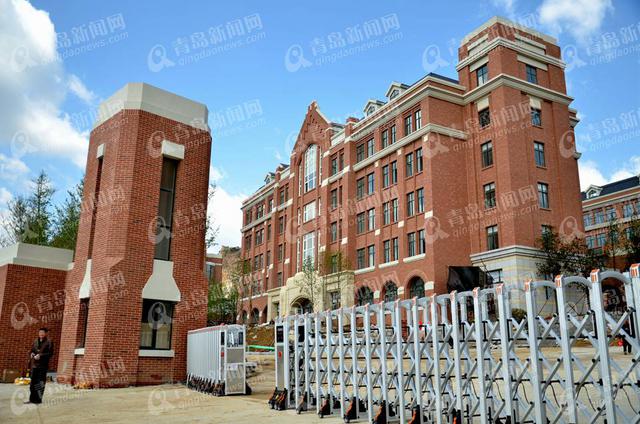 青岛九中:地板都是法国货
