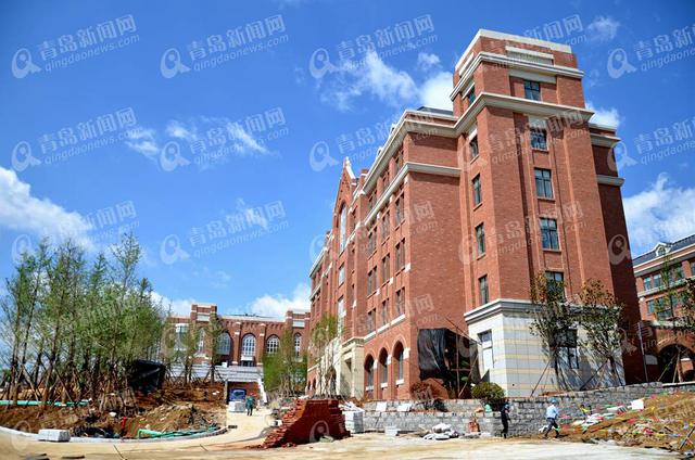 青岛九中:地板都是法国货