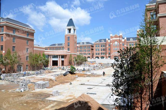 青岛九中:地板都是法国货