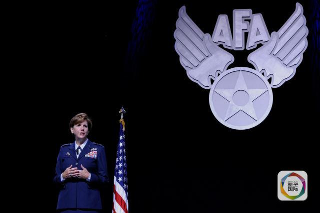 美军战区司令部首迎女帅 奥巴马为何选择她？