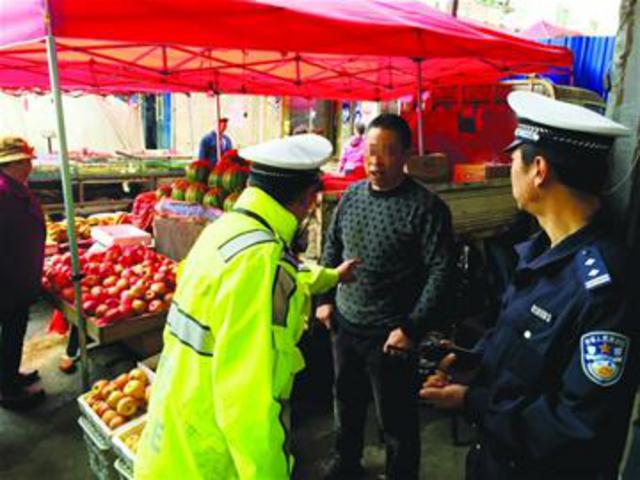 人行道违停罚单再贴450张 交警将紧盯四类行为 人行道违停罚单再贴450张 交警将紧盯四类行为