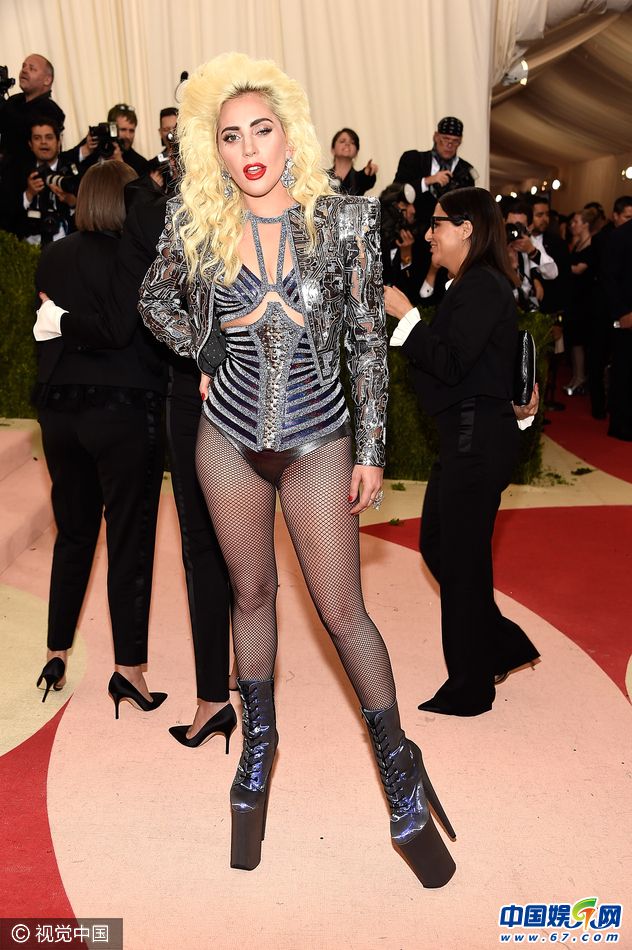 2016MET GALA：邓文迪透视装性感 GAGA气场爆棚