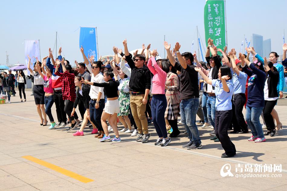 奥帆中心上演快闪秀 激情表演引游客围观