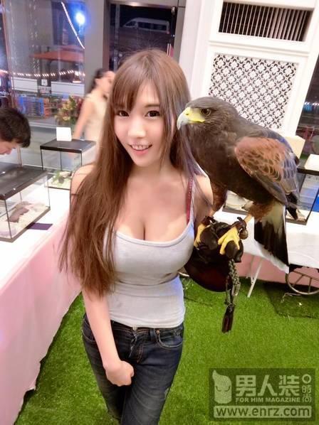 泰国网红棒糖妹成话题美女 身材比例不科学