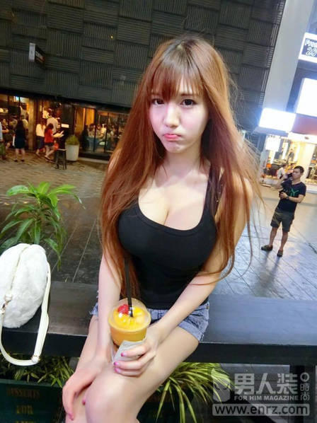 泰国网红棒糖妹成话题美女 身材比例不科学