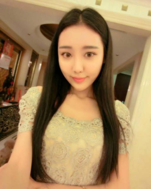 .网络女主播最高月入50万 住豪宅玩老虎 .网络女主播最高月入50万 住豪宅玩老虎